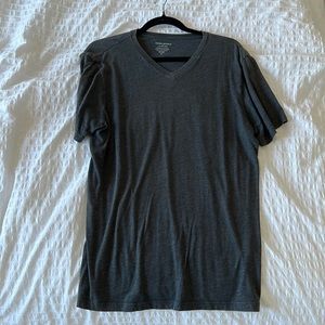 Banana Republic grey t shirt v neck good condition